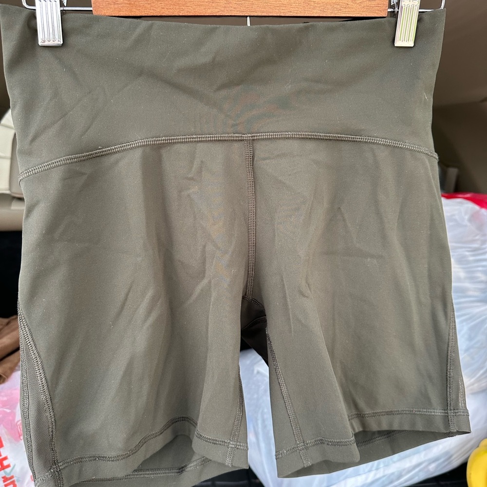 Lululemon green biker shorts